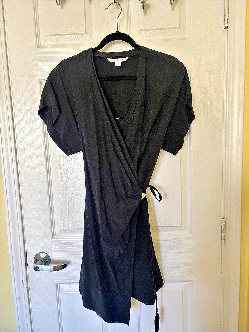 Diane von Furstenberg Silk Wrap Mini Dress in Black Size 6